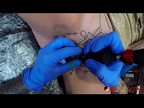 ❤️ Extremadamente tatuado hottie Sully Savage consiguió un tatuaje en su clítoris ️ Porno en es.massagecenter-yalta.ru ❌️❤️❤️❤️❤️❤️❤️❤️